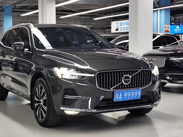 2022 Volvo XC60 4WD Luxury
