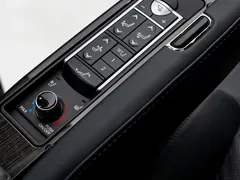 2020 Lexus LM 300h, белый — фото 13