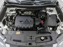 2021 Mitsubishi Outlander 2.0L 2WD 5, белый — фото 6