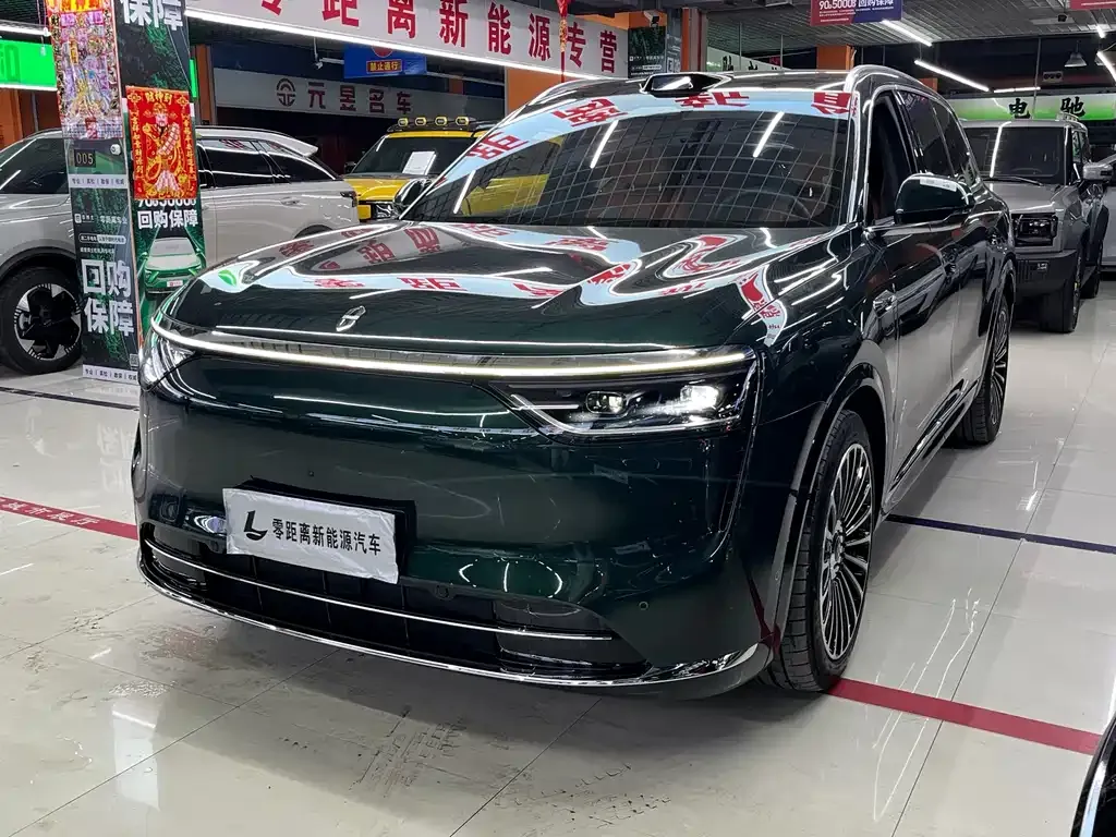 2025 Aito M8 53.4kWh 6 192