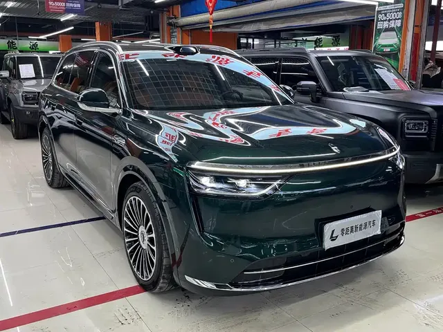 2025 Aito M8 53.4kWh 6 192