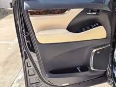 2021 Toyota Alphard Hybrid 2.5L Luxury, чёрный — фото 4