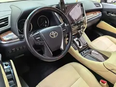 2021 Toyota Alphard Hybrid 2.5L Luxury, чёрный — фото 11