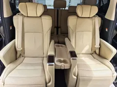 2021 Toyota Alphard Hybrid 2.5L Luxury, чёрный — фото 22