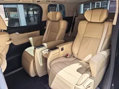 2021 Toyota Alphard Hybrid 2.5L Luxury, чёрный — фото 27
