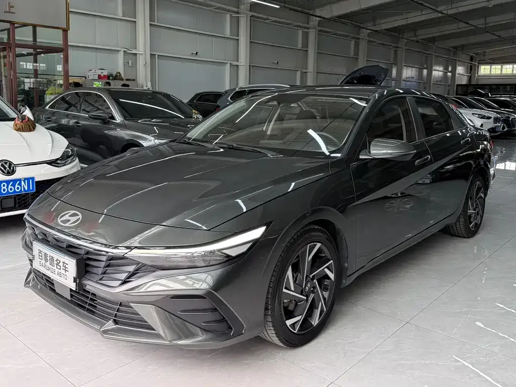 2023 Hyundai Elantra 1.5L CVT LUX Premium