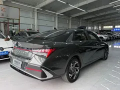 2023 Hyundai Elantra 1.5L CVT LUX Premium — фото 9