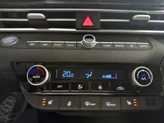 2023 Hyundai Elantra 1.5L CVT LUX Premium — фото 12