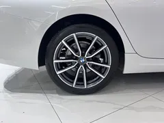 2023 BMW 3 Series 320Li M, белый — фото 19