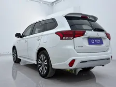 2021 Mitsubishi Outlander 2.0L 2WD 5, белый — фото 4