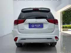 2021 Mitsubishi Outlander 2.0L 2WD 5, белый — фото 5