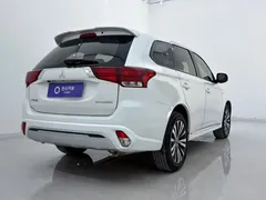 2021 Mitsubishi Outlander 2.0L 2WD 5, белый — фото 6