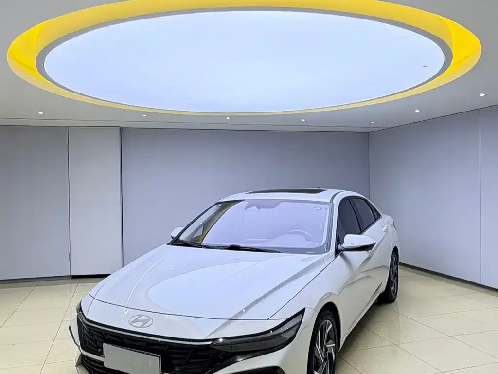 2023 Hyundai Elantra 1.5L CVT LUX Premium