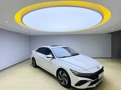 2023 Hyundai Elantra 1.5L CVT LUX Premium, белый — фото 3