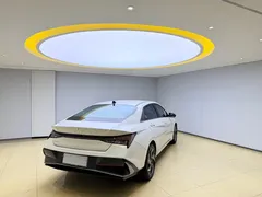 2023 Hyundai Elantra 1.5L CVT LUX Premium, белый — фото 4
