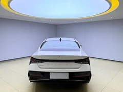 2023 Hyundai Elantra 1.5L CVT LUX Premium, белый — фото 5