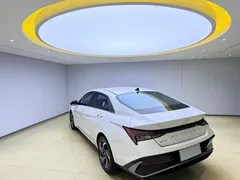 2023 Hyundai Elantra 1.5L CVT LUX Premium, белый — фото 6