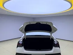 2023 Hyundai Elantra 1.5L CVT LUX Premium, белый — фото 7