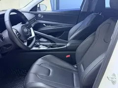 2023 Hyundai Elantra 1.5L CVT LUX Premium, белый — фото 8