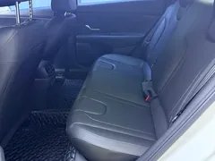 2023 Hyundai Elantra 1.5L CVT LUX Premium, белый — фото 9