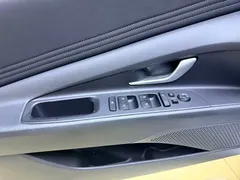 2023 Hyundai Elantra 1.5L CVT LUX Premium, белый — фото 12