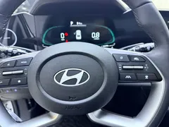 2023 Hyundai Elantra 1.5L CVT LUX Premium, белый — фото 16