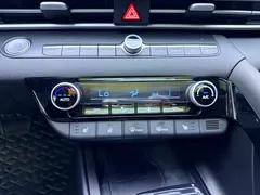 2023 Hyundai Elantra 1.5L CVT LUX Premium, белый — фото 17
