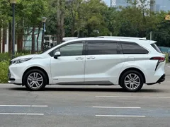 2021 Toyota Sienna 2.5L Hybrid Platinum, белый — фото 3