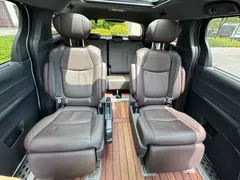 2021 Toyota Sienna 2.5L Hybrid Platinum, белый — фото 9