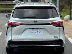 2021 Toyota Sienna 2.5L Hybrid Platinum, белый — фото 18