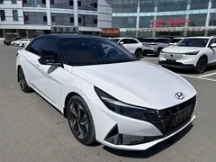 2022 Hyundai Elantra 240TGDi DCT LUX Premium, белый — фото 3
