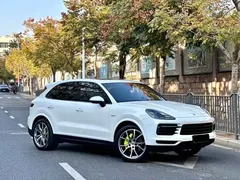 2023 Porsche Cayenne E-Hybrid 2.0T PHEV Platinum, белый — фото 3