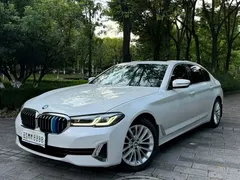 2022 BMW 5 Series 525Li M, белый — фото 2