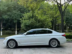 2022 BMW 5 Series 525Li M, белый — фото 3