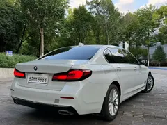 2022 BMW 5 Series 525Li M, белый — фото 5