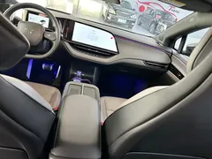 2025 Hongqi EH7 640 4WD — фото 10