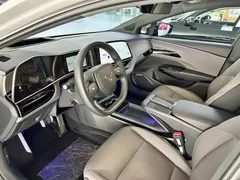 2025 Hongqi EH7 640 4WD — фото 17