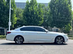 2022 BMW 5 Series 530Li, белый — фото 4