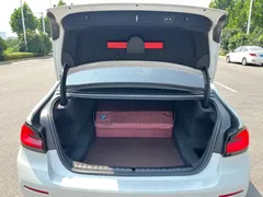 2022 BMW 5 Series 530Li, белый — фото 13