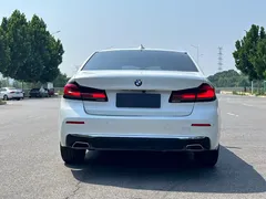 2022 BMW 5 Series 530Li, белый — фото 17