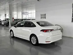 2021 Toyota Corolla TNGA 1.5L CVT Elite, белый — фото 3