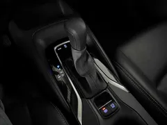 2021 Toyota Corolla TNGA 1.5L CVT Elite, белый — фото 12