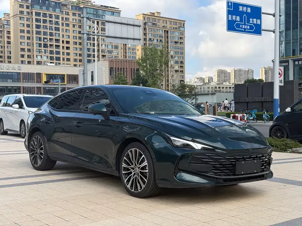2025 MG MG7 1.5T 300 DCT