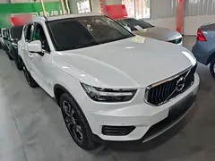 2022 Volvo XC40 T4 4WD Luxury, белый — фото 4