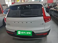 2022 Volvo XC40 T4 4WD Luxury, белый — фото 6