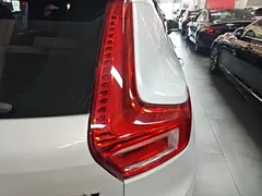 2022 Volvo XC40 T4 4WD Luxury, белый — фото 8