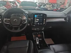 2022 Volvo XC40 T4 4WD Luxury, белый — фото 10