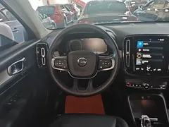 2022 Volvo XC40 T4 4WD Luxury, белый — фото 11