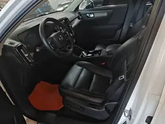 2022 Volvo XC40 T4 4WD Luxury, белый — фото 15