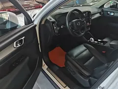 2022 Volvo XC40 T4 4WD Luxury, белый — фото 16